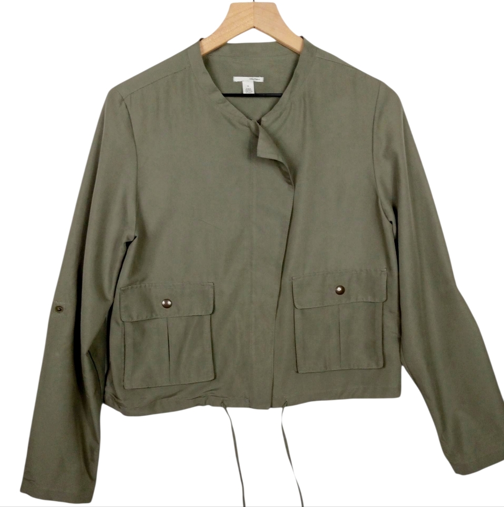 Haglogen Utility Jacket Size Medium with large pockets 20in Pit to Pit 21in Long